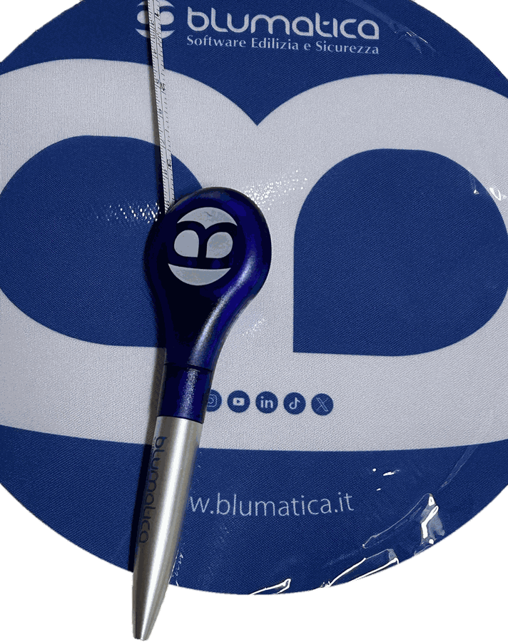 Il tappetino e la penna con il metro incorporato di Blumatica